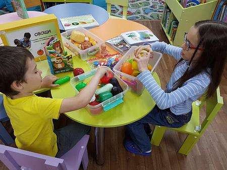 Познавательная программа «Съедобное-несъедобное» в библиотечном инклюзивном клубе «Лаборатория сказок»